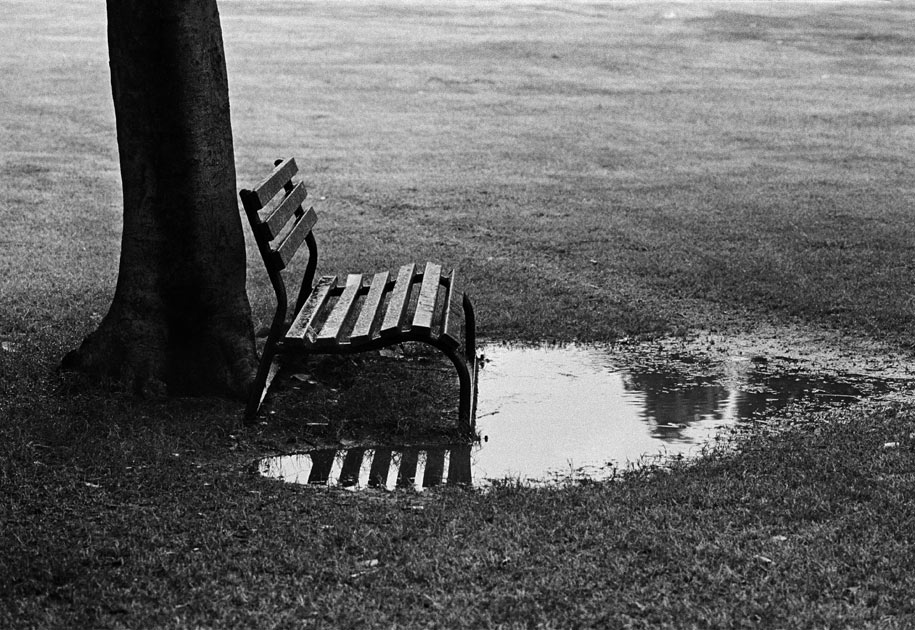 06_bench.puddle.blackandwhite.india.jpg